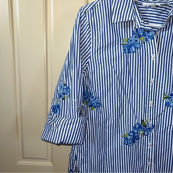 Calvin Klein Floral Embroidered Striped Long Sleeve Button Down Shirt Size Small - Picture 12 of 15